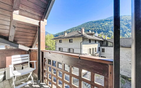 Dorian: Catena Montuosa, Balcone, Paesino Di Montagna, Alpi, Raccordo