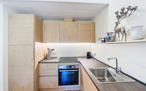 Dorian: Cucina, Pavimentazione, Legna, Controsoffitto, Pavimento, Interior Design, Cabinetry, Mobilia, Soffitto, Lavandino Della Cucina