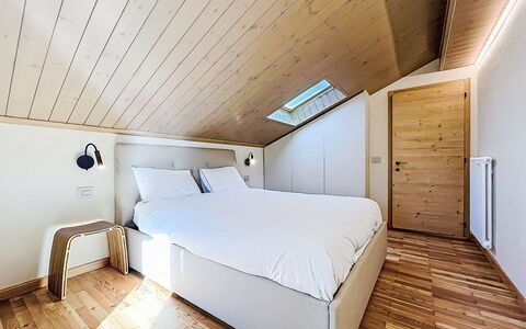 Dorian: Interior Design, Pavimentazione, Legna, Pavimento, Soffitto, Mobilia, Camera, Camera Da Letto, Illuminazione, Letto
