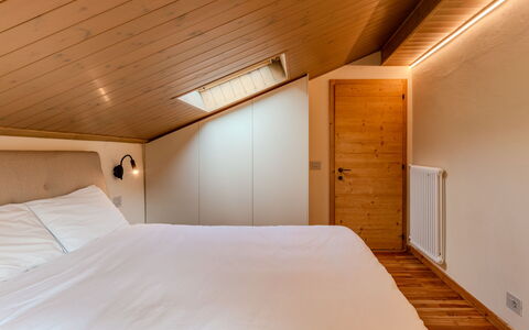 Dorian: Interior Design, Legna, Soffitto, Pavimentazione, Pavimento, Camera, Camera Da Letto, Letto, Mobilia, Latifoglie