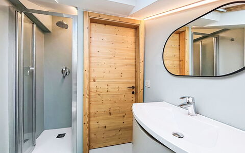 Dorian: Pavimentazione, Idraulico Fixture, Legna, Interior Design, Pavimento, Bagno, Soffitto, Lavandino Del Bagno, Idraulico, Rubinetto