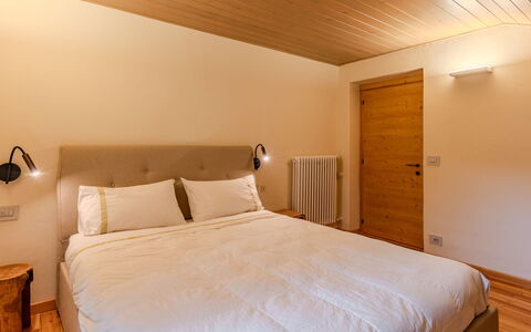 Dorian: Letto, Interior Design, Mobilia, Camera Da Letto, Pavimentazione, Parete, Pavimento, Lenzuolo, Bedding, Legna