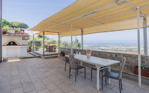 L'Edera e Il Mare: Pavimento, Pavimentazione, Sedia, Shade, Mobili Da Esterno, Balcone, Struttura Esterna, Pianta Della Casa, Piastrella, Cucina & Sala Da Pranzo Tavolo