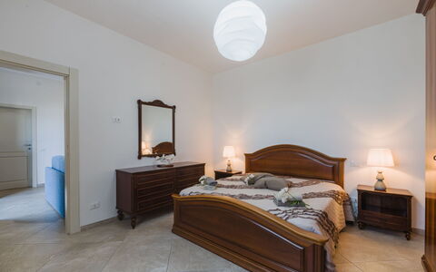 L'Edera e Il Mare: Mobilia, Letto, Interior Design, Camera Da Letto, Pavimentazione, Pavimento, Lenzuolo, Legna, Soffitto, Camera