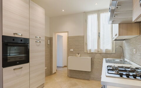 L'Edera e Il Mare: Cucina, Controsoffitto, Pavimentazione, Elettrodomestico Da Cucina, Apparecchio Major, Interior Design, Legna, Cabinetry, Pavimento, Soffitto