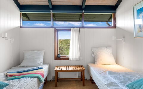 Anita - 400M from the Sea: Legna, Pavimento, Soffitto, Telaio Del Letto, Letto, Camera Da Letto, Latifoglie, Color Legno, Illuminazione Diurna, Bedding