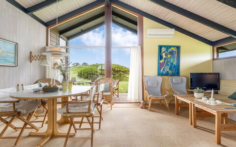 Anita - 400M from the Sea: Mobilia, Interior Design, Soffitto, Casa, Pavimento, Sedia, Soggiorno, Camera, Ricorrere, Divano