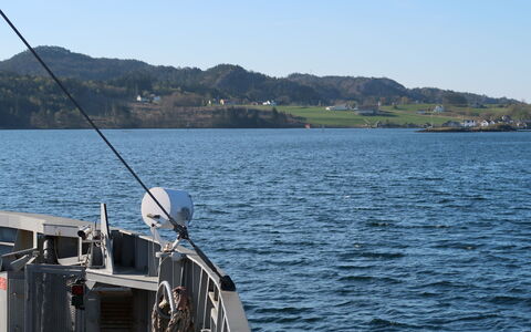 Nonstuo: Barca, Moto D'Acqua, Waterway, Costiera E Morfologie Oceanic, Nube, Lago, Architettura Navale, Mare, Oceano, Suono