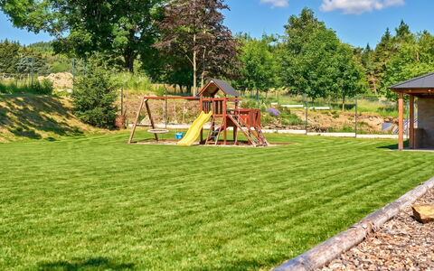 Kovářská 543: Erba, Giardino, Prato, Groundcover, Landscaping, Cortile, Backyard, Erba Sintetica, Parco
