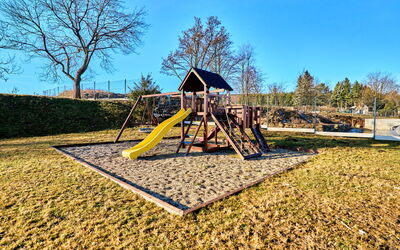 Kovářská 543: Campo Da Giuoco, Attrezzatura Giochi All'Aperto, Scivolo, Terreno Di Gioco, Shade, Parco, Giardino, Landscaping