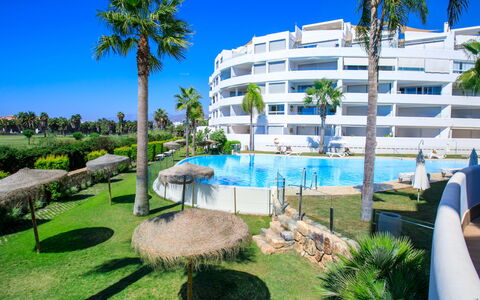 Los Moriscos Golf: Appartamento, Zona Residenziale, Condominio, Urban Design, Balcone, Uso Misto, Ricorrere, Estate, Hotel, Shade