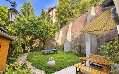 Le Vieux Chalet: Mobili Da Esterno, Arbusto, Casa, Tavolo Esterno, Mobilia, Casa, Giardino, Prato, Backyard, Estate