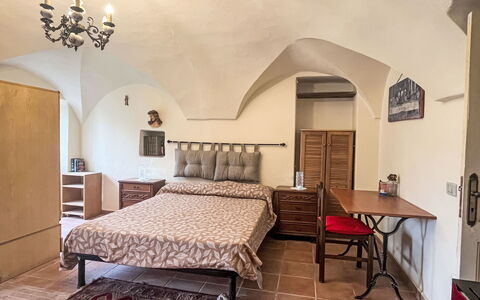 Giulia: Mobili Da Esterno, Arbusto, Casa, Tavolo Esterno, Mobilia, Casa, Giardino, Prato, Backyard, Estate