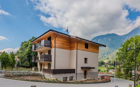 Il Nido: Mobili Da Esterno, Arbusto, Casa, Tavolo Esterno, Mobilia, Casa, Giardino, Prato, Backyard, Estate