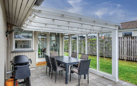 Swening - 50M from the Sea: Legna, Soffitto, Mobilia, Portico, Shade, Mobili Da Esterno, Struttura Esterna, Fascio, Deck, Terrazza