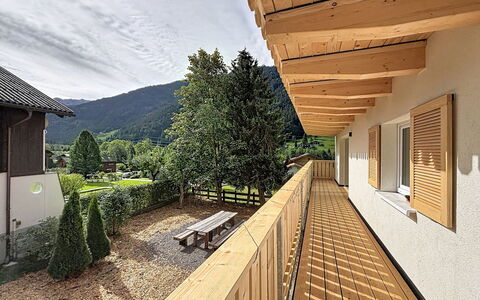 Gortipohl 625: Villetta, Balcone, Portico, Color Legno, Raccordo, Agriturismo, Illuminazione Diurna, Recinzione, Larice