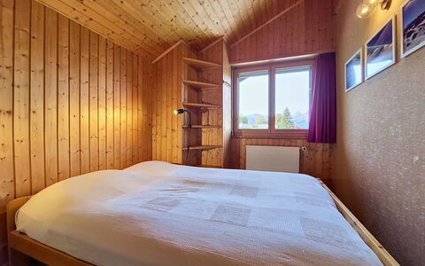 Domino C D-1: Interior Design, Camera Da Letto, Letto, Parete, Legna, Pavimentazione, Soffitto, Pavimento, Camera, Lenzuolo