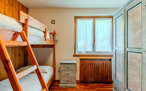 Calvet: Interior Design, Mobilia, Legna, Pavimentazione, Pavimento, Camera, Soffitto, Camera Da Letto, Letto, Color Legno