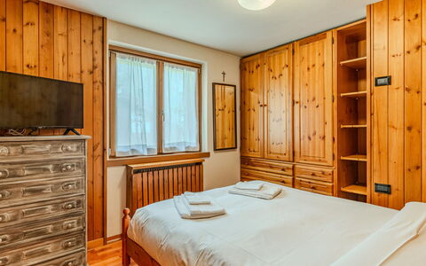 Calvet: Letto, Camera Da Letto, Legna, Lenzuolo, Interior Design, Mobilia, Bedding, Pavimento, Pavimentazione, Camera