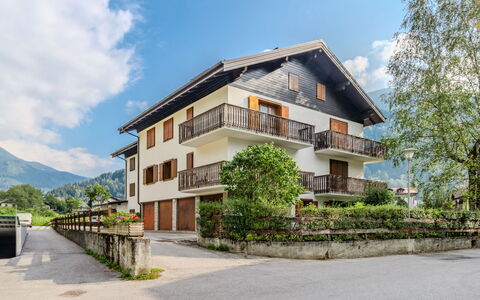 Calvet: Casa, Architettura, Collina, Casa, Insediamento Umano, Area Rurale, Balcone, Catena Montuosa, Valle, Villaggio