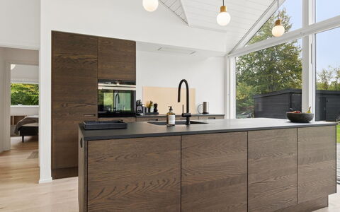 Felicita - 800M from the Sea: Pavimentazione, Mobilia, Cucina, Interior Design, Controsoffitto, Pavimento, Cabinetry, Pavimento In Legno, Elettrodomestico Da Cucina, Elettrodomestico