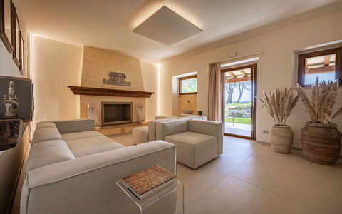 Poggio Ambrato 18, Emma Villas: Interior Design, Pavimentazione, Pavimento, Legna, Mobilia, Soffitto, Camera, Casa, Soggiorno, Illuminazione