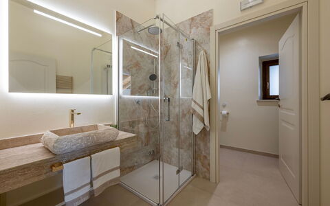 Poggio Ambrato 18, Emma Villas: Interior Design, Pavimentazione, Parete, Pavimento, Idraulico Fixture, Soffitto, Bagno, Illuminazione, Camera, Idraulico