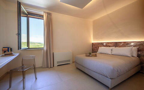 Poggio Ambrato 18, Emma Villas: Camera Da Letto, Letto, Bedding, Lenzuolo, Telaio Del Letto, Biancheria, Cuscino, Suite, Lampada, Hotel