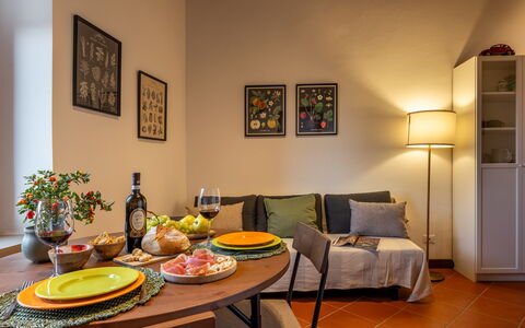 La Veduta - la Finestra su Castelfalfi: Mobilia, Interior Design, Parete, Pavimentazione, Legna, Pavimento, Camera, Soffitto, Illuminazione, Arancia