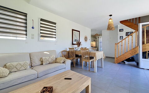 Maison de Kerné: Architettura, Pendenza, Villetta, Catena Montuosa, Log Cabin, Raccordo, Legname, Alpi, Eco Hotel, Paesino Di Montagna