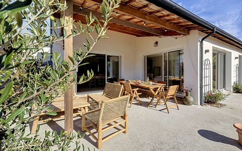 Maison de Saint-Pierre: Architettura, Pendenza, Villetta, Catena Montuosa, Log Cabin, Raccordo, Legname, Alpi, Eco Hotel, Paesino Di Montagna