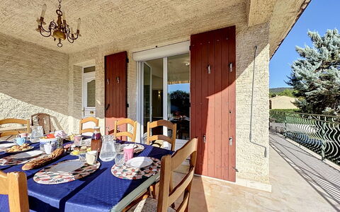 L'Ombre du Figuier: Architettura, Pendenza, Villetta, Catena Montuosa, Log Cabin, Raccordo, Legname, Alpi, Eco Hotel, Paesino Di Montagna