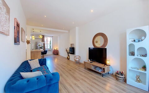 Le 3 Delaunay: Architettura, Pendenza, Villetta, Catena Montuosa, Log Cabin, Raccordo, Legname, Alpi, Eco Hotel, Paesino Di Montagna