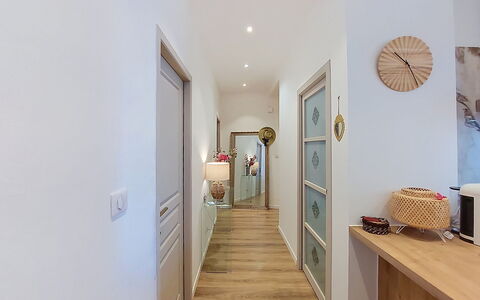 Le 3 Delaunay: Architettura, Pendenza, Villetta, Catena Montuosa, Log Cabin, Raccordo, Legname, Alpi, Eco Hotel, Paesino Di Montagna