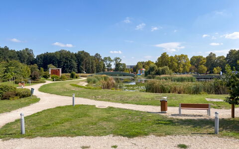 Menda: Architettura, Pendenza, Villetta, Catena Montuosa, Log Cabin, Raccordo, Legname, Alpi, Eco Hotel, Paesino Di Montagna