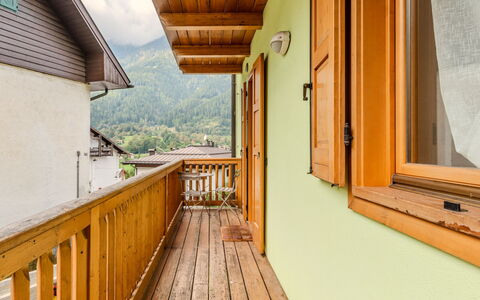 Casa del Masanel: Legna, Color Legno, Latifoglie, Pavimento In Legno, Catena Montuosa, Plank, Portico, Balcone, Valle, Eco Hotel