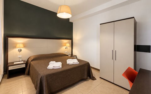 Casa Scirocco: Interior Design, Mobilia, Pavimento, Pavimentazione, Letto, Soffitto, Camera, Camera Da Letto, Telaio Del Letto, Lenzuolo