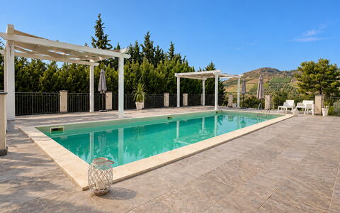 Casa Boungalow: Piscina, Pavimentazione, Materiale Composito, Shade, Ricorrere, Flagstone, Piastrella, Calcestruzzo, Eco Hotel, Hacienda