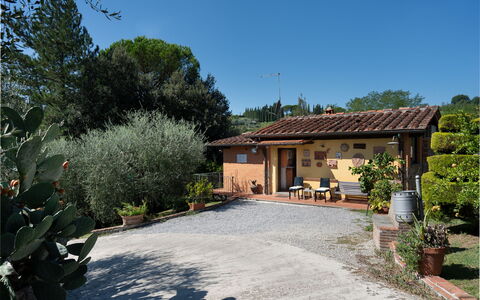 Al Melo: Tetto, Arbusto, Casa, Villetta, Casa, Giardino, Villaggio, Cortile, Vaso Di Fiori