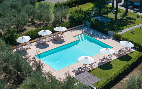 La Certaldina Luna Apartment: Piscina, Ricorrere, Mobili Da Esterno, Lettino, Eco Hotel, Terme, Ombrello, Hotel, Shade, Sedia
