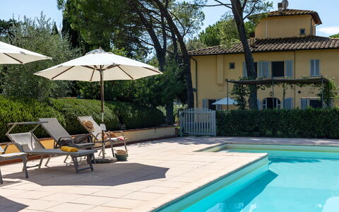 La Certaldina Stella Apartment: Piscina, Mobili Da Esterno, Ricorrere, Shade, Lettino, Eco Hotel, Hacienda, Villa, Estate, Giardino