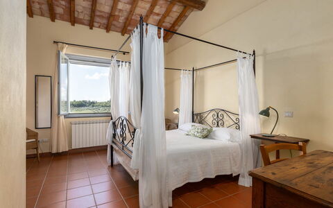 La Certaldina Stella Apartment: Mobilia, Interior Design, Letto, Camera Da Letto, Pavimentazione, Soffitto, Pavimento, Biancheria, Camera, Bedding