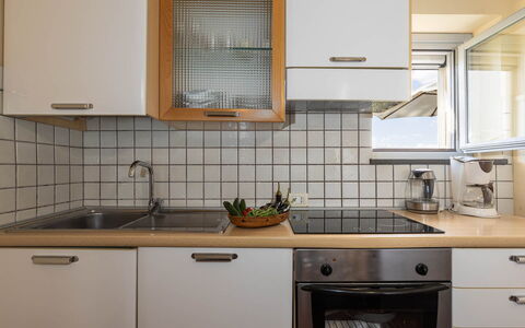 La Certaldina Sole Apartment: Cucina, Controsoffitto, Elettrodomestico Da Cucina, Lavandino Della Cucina, Cabinetry, Apparecchio Major, Interior Design, Idraulico Fixture, Lavello, Rubinetto