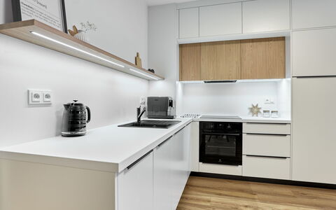 Lagom: Cucina, Controsoffitto, Elettrodomestico Da Cucina, Cabinetry, Interior Design, Pavimentazione, Mobilia, Legna, Apparecchio Major, Pavimento