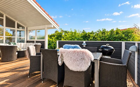 Nelia - 1Km from the Sea: Raccordo, Casa, Tetto, Casa, Zona Residenziale, Villetta, Cortile, Shade, Backyard, Prato