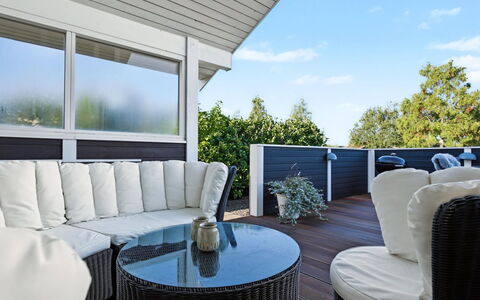 Nelia - 1Km from the Sea: Raccordo, Casa, Tetto, Casa, Zona Residenziale, Villetta, Cortile, Shade, Backyard, Prato