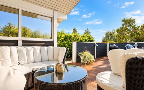 Nelia - 1Km from the Sea: Raccordo, Casa, Tetto, Casa, Zona Residenziale, Villetta, Cortile, Shade, Backyard, Prato