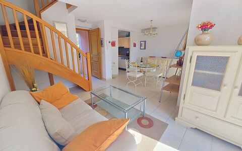 Cap Emeraude: Pavimentazione, Interior Design, Pavimento, Legna, Mobilia, Appartamento, Camera, Divano, Soffitto, Soggiorno