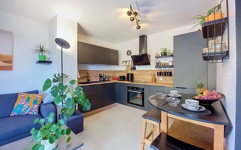 Victoria: Mobilia, Interior Design, Pavimentazione, Camera, Soffitto, Cucina, Pavimento, Controsoffitto, Illuminazione, Elettrodomestico Da Cucina