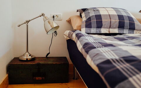 Marijana: Camera Da Letto, Mobilia, Letto, Lenzuolo, Bedding, Biancheria, Pavimentazione, Pavimento, Telaio Del Letto, Camera